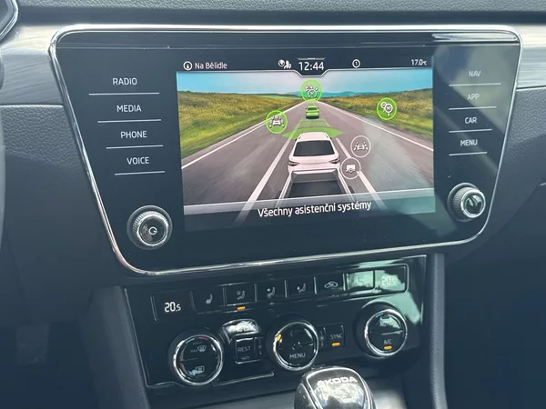 Škoda Superb Combi 2.0 TDI DSG Style - foto 20