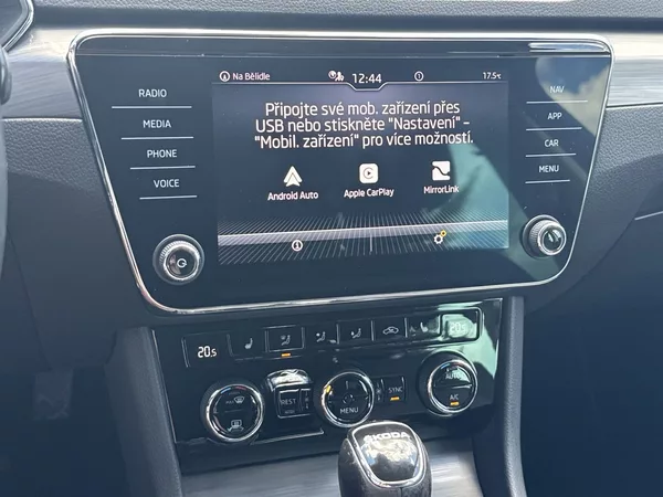 Škoda Superb Combi 2.0 TDI DSG Style - foto 21