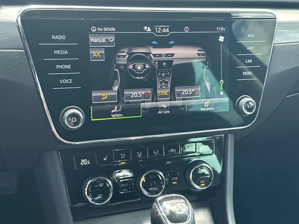 Škoda Superb Combi 2.0 TDI DSG Style - foto 23