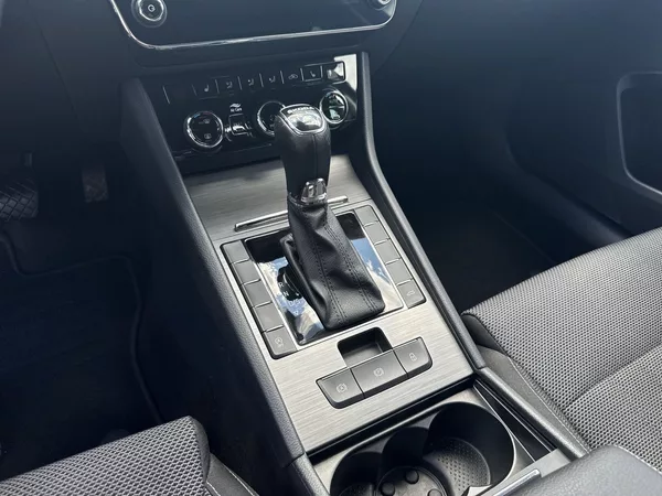 Škoda Superb Combi 2.0 TDI DSG Style - foto 25
