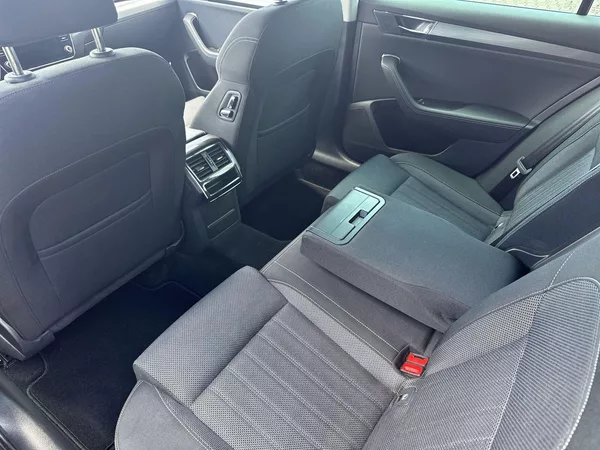 Škoda Superb Combi 2.0 TDI DSG Style - foto 8