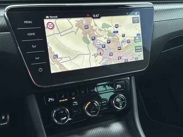 Škoda Superb Combi 2.0 TDI DSG Sportline - foto 20