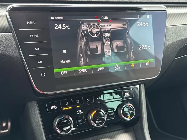 Škoda Superb Combi 2.0 TDI DSG Sportline - foto 23