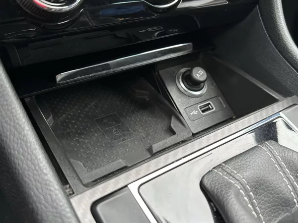 Škoda Superb Combi 2.0 TDI DSG Sportline - foto 25