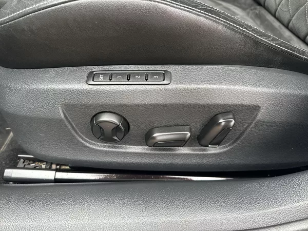 Škoda Superb Combi 2.0 TDI DSG Sportline - foto 28