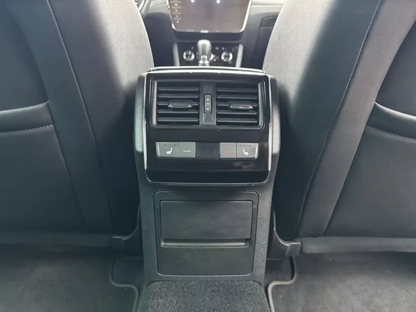 Škoda Superb Combi 2.0 TDI DSG Sportline - foto 29