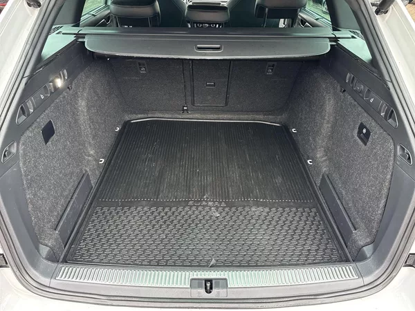 Škoda Superb Combi 2.0 TDI DSG Sportline - foto 31