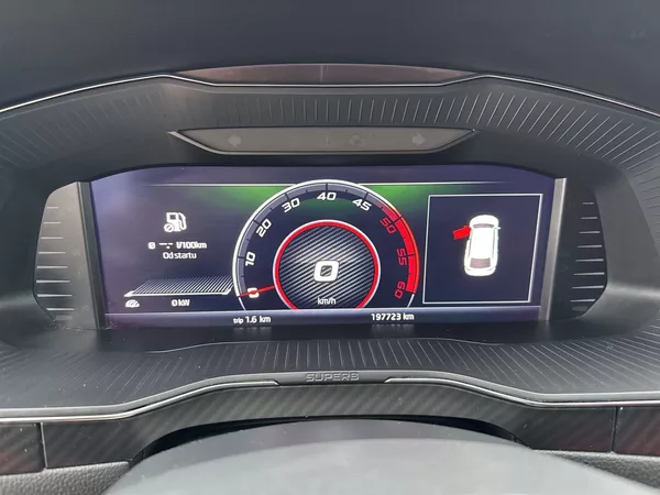 Škoda Superb Combi 2.0 TDI DSG Sportline - foto 6