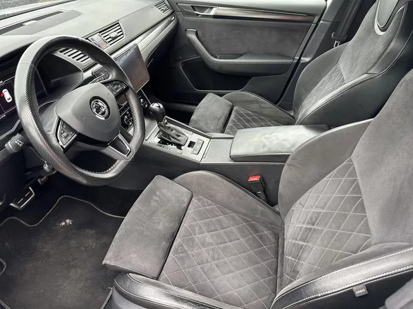 Škoda Superb Combi 2.0 TDI DSG Sportline - foto 7