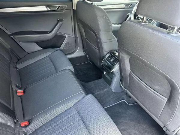 Škoda Superb Combi 2.0 TDI DSG Style - foto 11