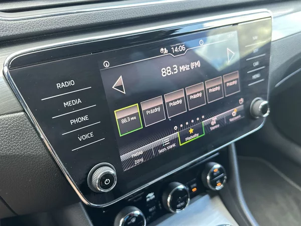Škoda Superb Combi 2.0 TDI DSG Style - foto 14