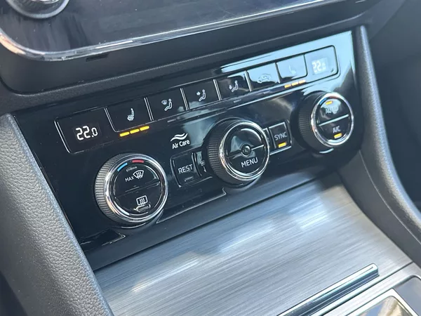 Škoda Superb Combi 2.0 TDI DSG Style - foto 15