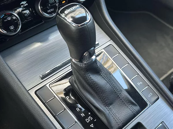 Škoda Superb Combi 2.0 TDI DSG Style - foto 16