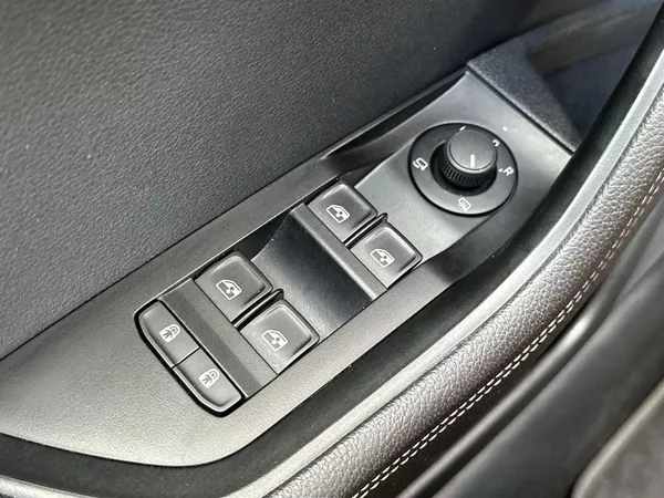 Škoda Superb Combi 2.0 TDI DSG Style - foto 18