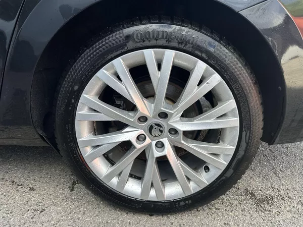 Škoda Superb Combi 2.0 TDI DSG Style - foto 30