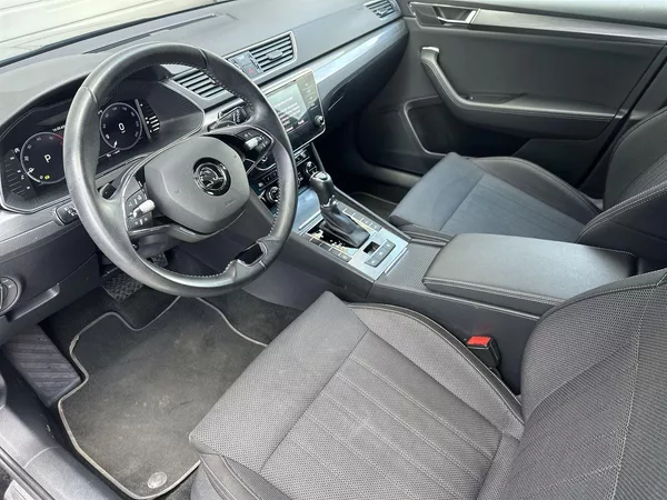 Škoda Superb Combi 2.0 TDI DSG Style - foto 8