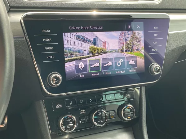 Škoda Superb Combi 2.0 TDI 4x4 DSG Scout - foto 19