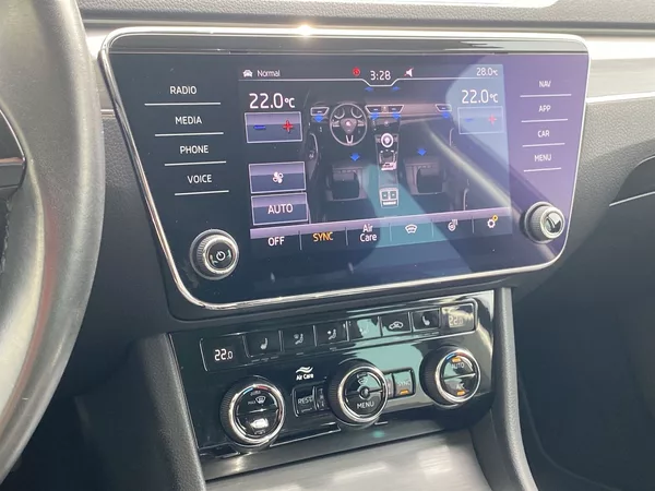 Škoda Superb Combi 2.0 TDI 4x4 DSG Scout - foto 23