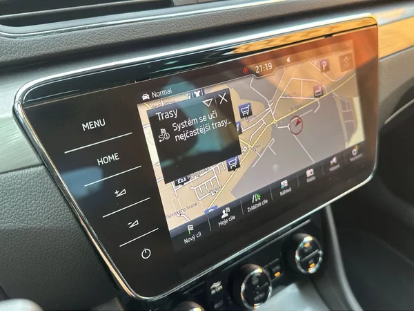 Škoda Superb 2.0 TDI 4x4 DSG Style + - foto 11
