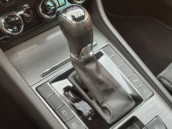 Škoda Superb 2.0 TDI 4x4 DSG Style + - foto 15