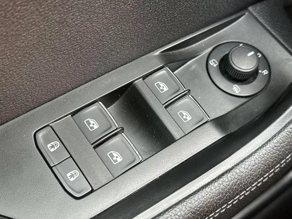 Škoda Superb 2.0 TDI 4x4 DSG Style + - foto 17