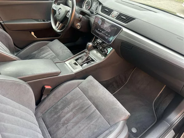 Škoda Superb 2.0 TDI 4x4 DSG Style + - foto 9