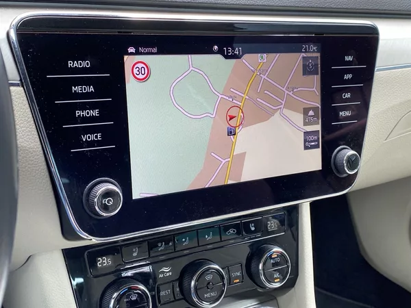 Škoda Superb 2.0 TSI DSG L&K - foto 10