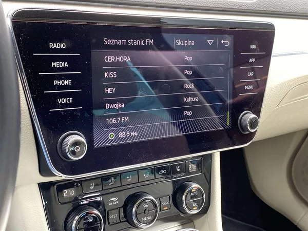 Škoda Superb 2.0 TSI DSG L&K - foto 12