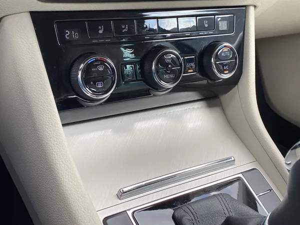 Škoda Superb 2.0 TSI DSG L&K - foto 13