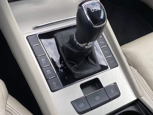 Škoda Superb 2.0 TSI DSG L&K - foto 14