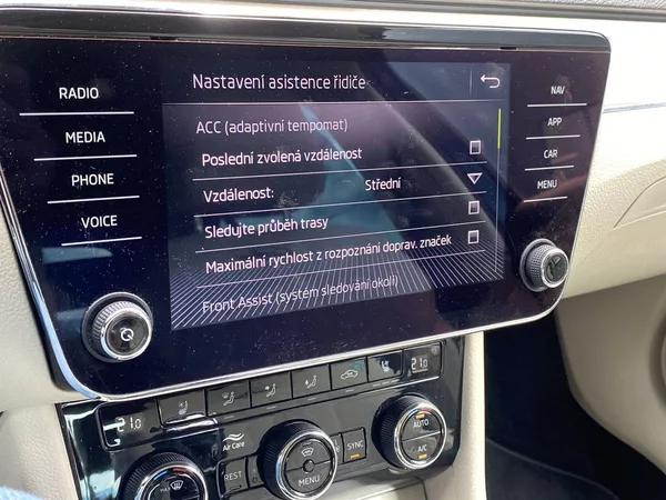 Škoda Superb 2.0 TSI DSG L&K - foto 19