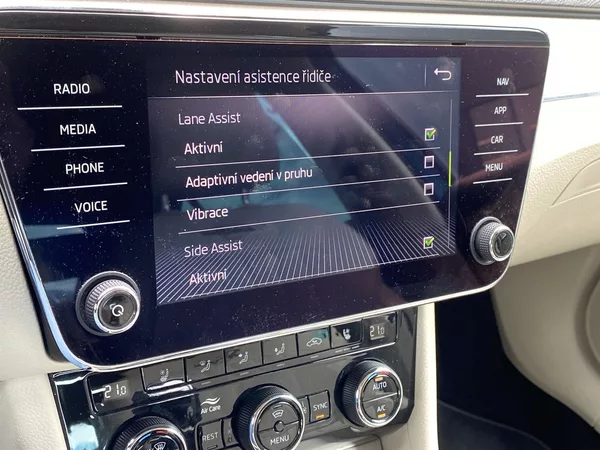 Škoda Superb 2.0 TSI DSG L&K - foto 20