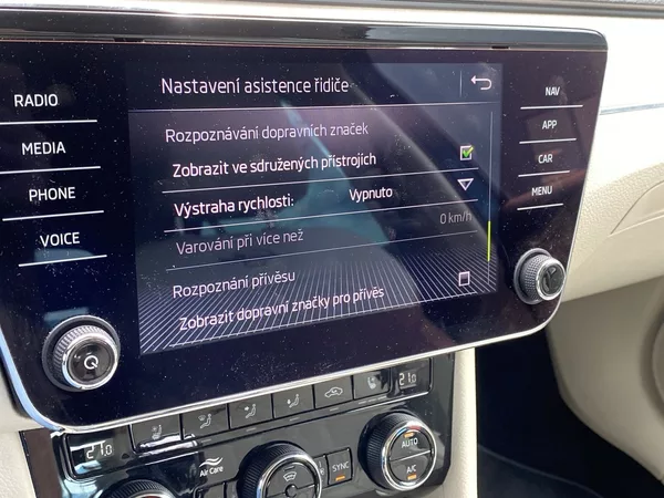 Škoda Superb 2.0 TSI DSG L&K - foto 21