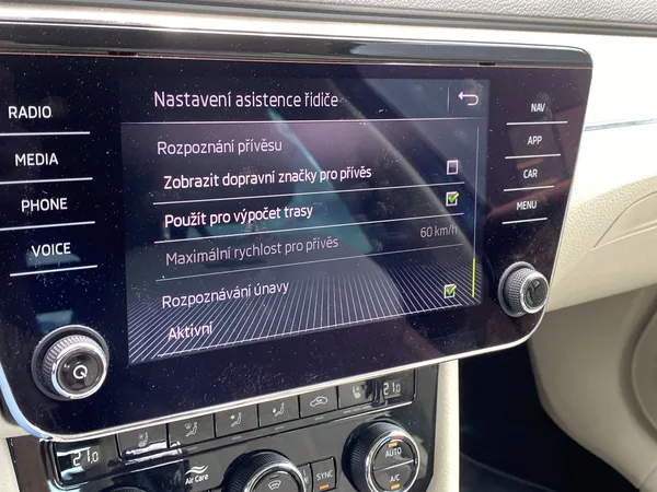 Škoda Superb 2.0 TSI DSG L&K - foto 22