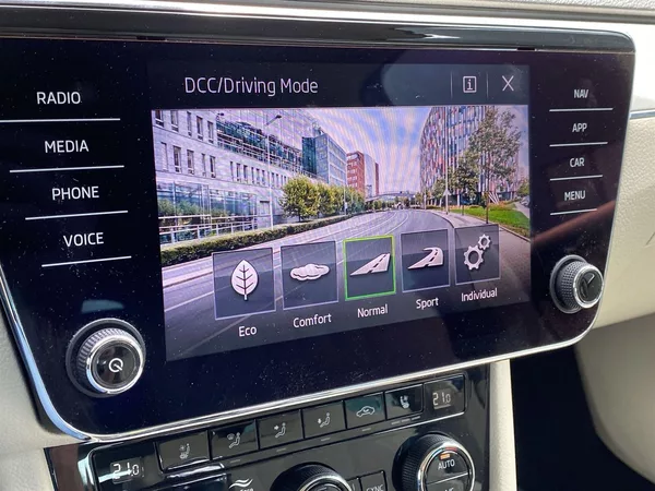 Škoda Superb 2.0 TSI DSG L&K - foto 24