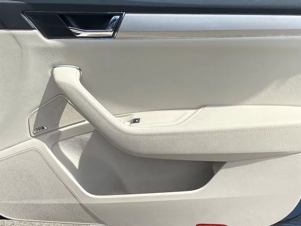 Škoda Superb 2.0 TSI DSG L&K - foto 31