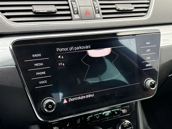 Škoda Superb 2.0 TDI Ambition - foto 12