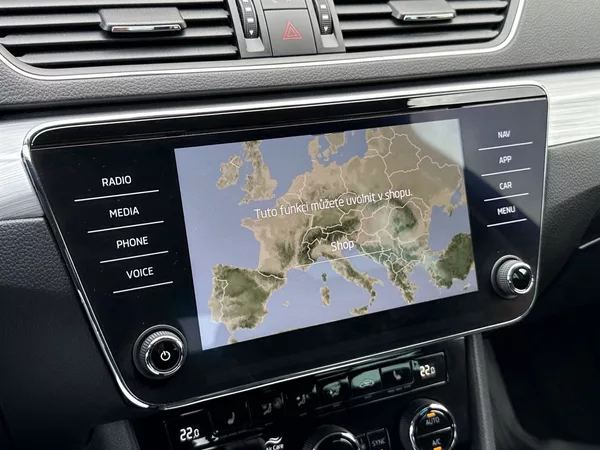 Škoda Superb 2.0 TDI Ambition - foto 15