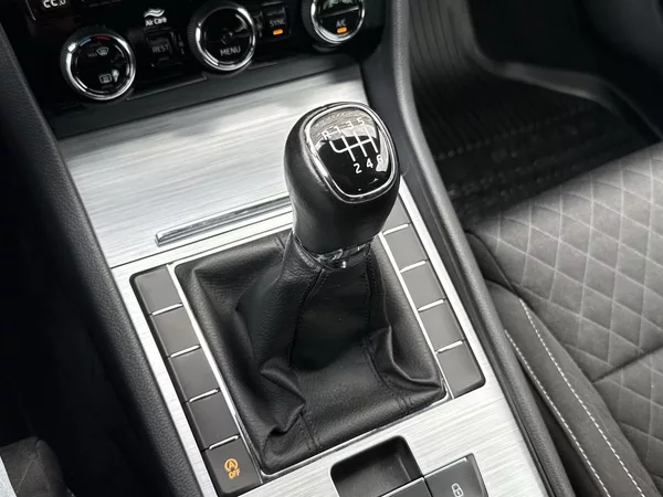 Škoda Superb 2.0 TDI Ambition - foto 17