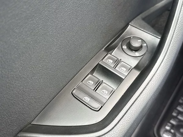 Škoda Superb 2.0 TDI Ambition - foto 19