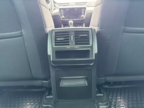 Škoda Superb 2.0 TDI Ambition - foto 28