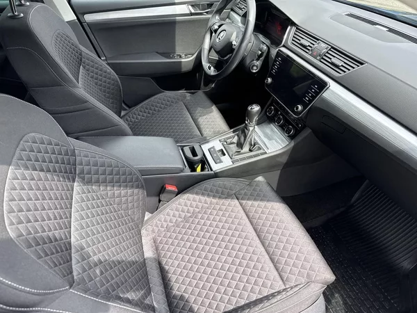 Škoda Superb 2.0 TDI Ambition - foto 8