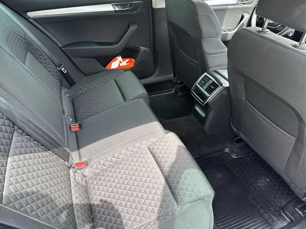 Škoda Superb 2.0 TDI Ambition - foto 9