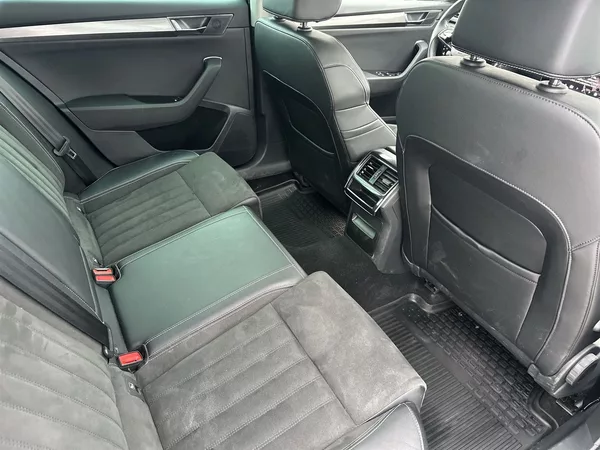 Škoda Superb Combi 2.0 TDI DSG Style + - foto 10