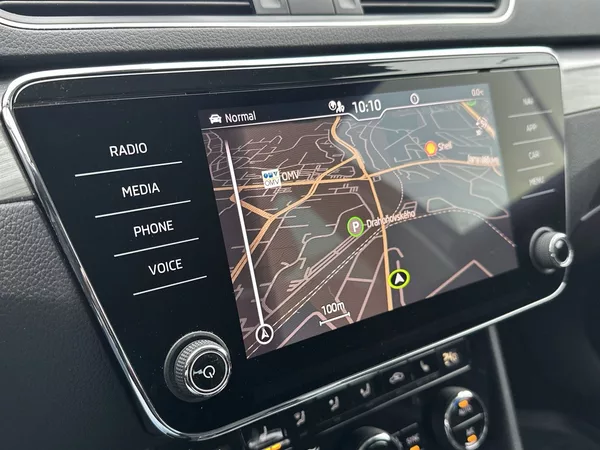 Škoda Superb Combi 2.0 TDI DSG Style + - foto 11