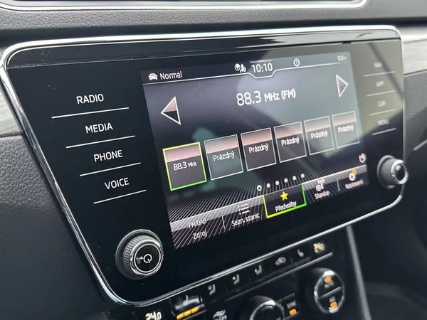 Škoda Superb Combi 2.0 TDI DSG Style + - foto 13