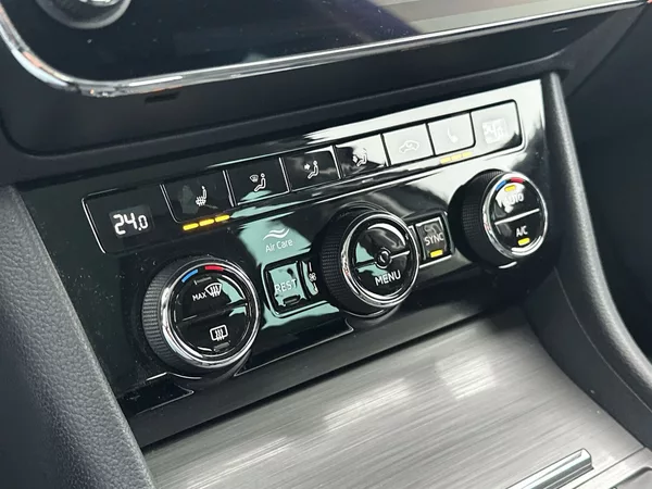 Škoda Superb Combi 2.0 TDI DSG Style + - foto 14