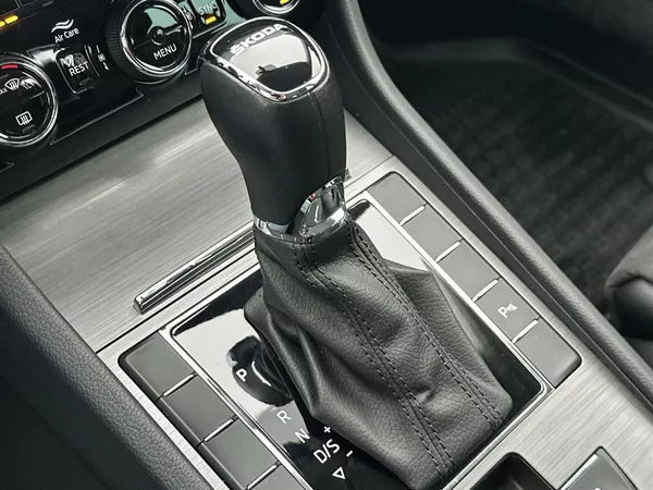 Škoda Superb Combi 2.0 TDI DSG Style + - foto 15