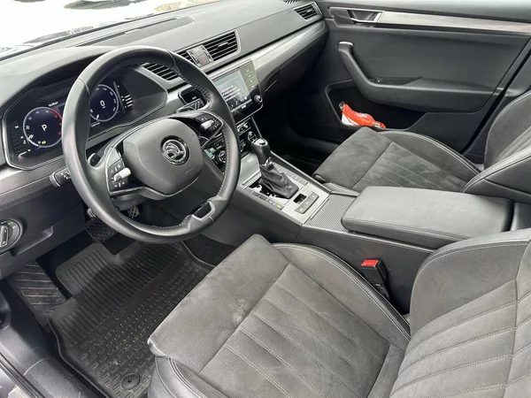 Škoda Superb Combi 2.0 TDI DSG Style + - foto 7