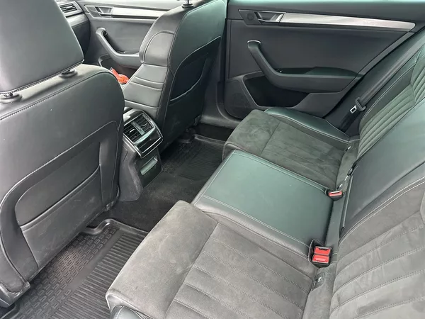 Škoda Superb Combi 2.0 TDI DSG Style + - foto 8